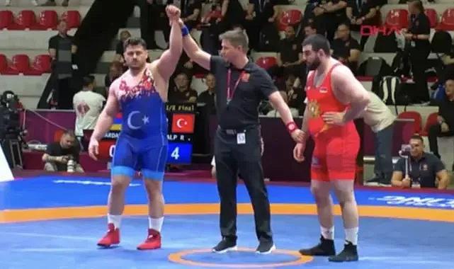 Rıza Kayaalp, Ermeni rakibini 78’inci saniyede tuş etti