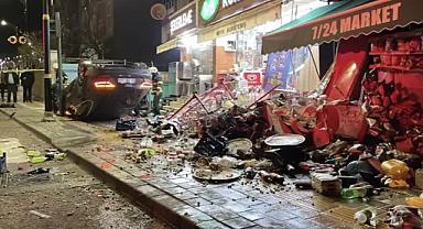 Sivas'ta kontrolden çıkan otomobil 2 iş yerine çarparak devrildi