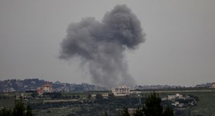 Soykırımcı İsrail, Lübnan'a hava saldırıları başlattı