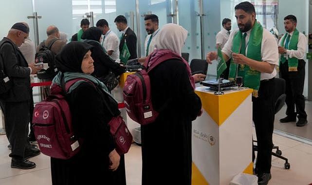 Türk hacı adayları kutsal topraklara gitti