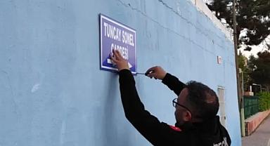 Tutuklanan vali Tuncay Sonel'in adının verildiği cadde tabelası söküldü