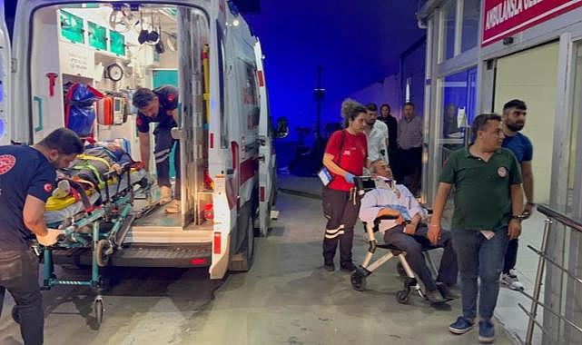 Adana'da traktörle otomobilin çarpıştığı kazada 4 kişi yaralandı