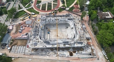 Atatürk Spor Salonu hızla yükseliyor.