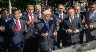 Bahçeli, Ülkücü Şehitler Anıtı'nı ziyaret etti