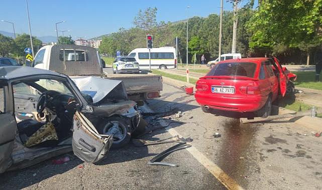 Bursa'da zincirleme kaza: 1 ölü, 4 yaralı