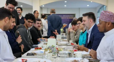 Başkan Vekili Biba, bayram sofrasında öğrencilerle buluştu