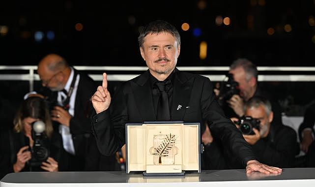 Cannes'da Altın Palmiye Ödülü'nü, Romanyalı yönetmen Cristian Mungiu kazandı