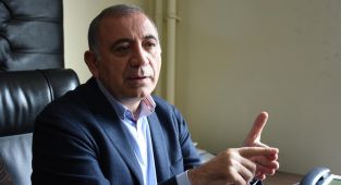 CHP İstanbul İl Kongresi'nin davası ertelendi