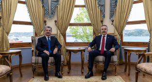 Dışişleri Bakanı Fidan IKBY Başbakanı ile bir araya geldi