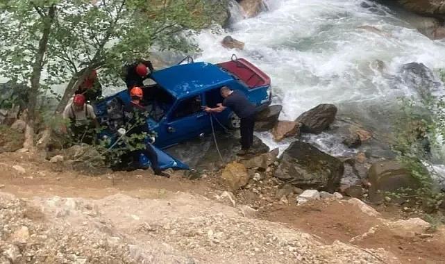 Giresun'da dereye uçan otomobildeki karı-koca öldü