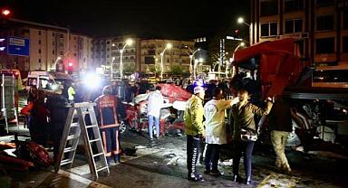 Giresun'da tırın iki otomobile çarptığı kazada 5 kişi öldü