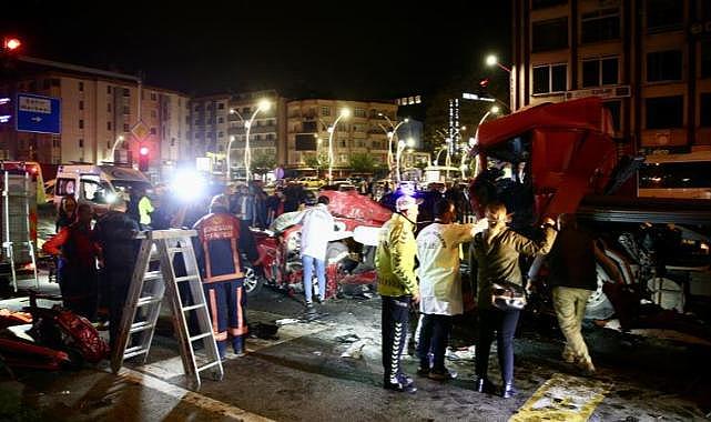 Giresun'da tırın iki otomobile çarptığı kazada 5 kişi öldü