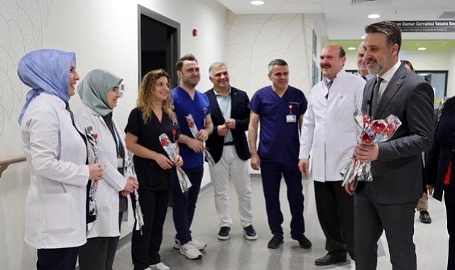 Hemşireler Günü'nde sağlık emekçilerine anlamlı ziyaret