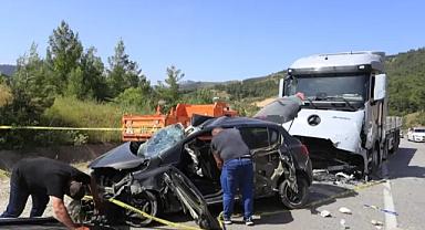 Isparta'daki feci kazada karı koca hayatını kaybetti.