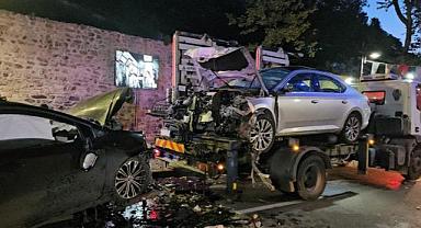 İstanbul'da iki araç kafa kafaya çarpıştı: 9 kişi yaralandı