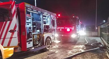 İstanbul'da menteşe üretimi yapılan fabrikada yangın