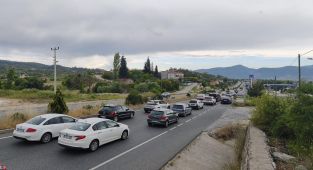 Muğlada tatil trafiği: Araç kuyrukları kilometrelerce uzadı