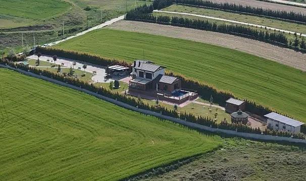 Özel kalem müdürünün evi, görenleri hayrete düşürdü