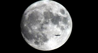 SpaceX roketi Ay'a çarpmak üzere
