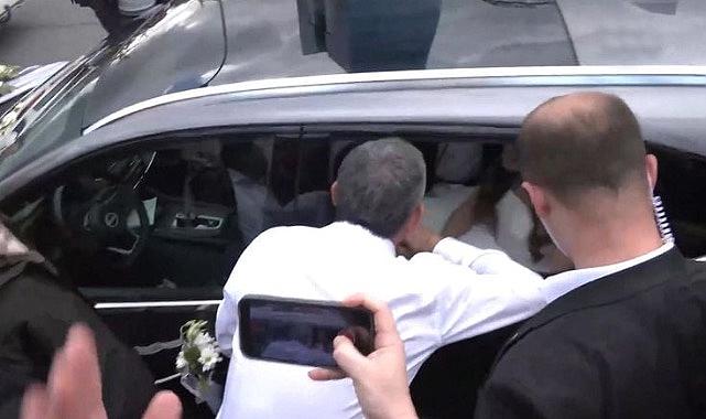 TBMM'ye yürüyen Özel, trafikte gördüğü gelin ve damadı tebrik etti