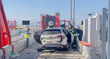 Tekirdağ'da otoyol bariyerlerine ok gibi saplanan araçtaki çifti ölüm ayırdı