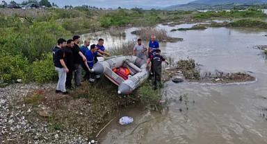 Tokat'ta elektrikli bisikletle Kelkit Çayına düşen 4 gençten 2'si kayıp