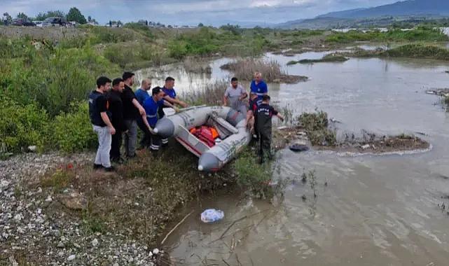 Tokat'ta elektrikli bisikletle Kelkit Çayına düşen 4 gençten 2'si kayıp