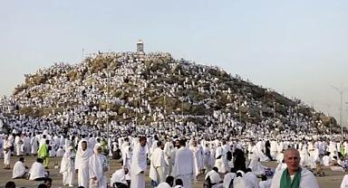 Türk hacı adaylarının Arafat'a intikali başladı