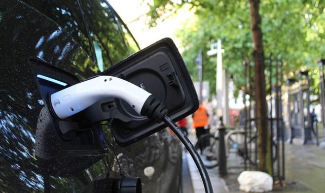 Yılın ilk dört ayında elektrikli ve hibrit otomobil satışları 150 bin sınırına yaklaştı