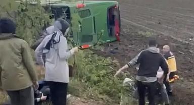 Yolcu otobüsü devrildi: Çok sayıda yaralı var