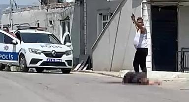 5 çocuk annesi kadını sokakta defalarca bıçaklayarak katletti