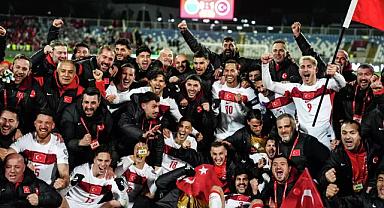 A Milli Futbol Takımı'nın ilk maçı için Türkiye'nin birçok yerinde dev ekranlar kuruluyor