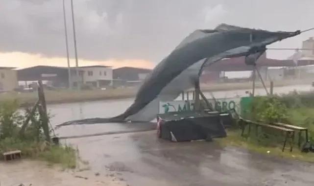 Adana'da fırtına ve sağanak seralara zarar verdi.