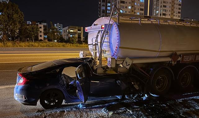 Adana’da otomobil tıra çarptı: Baba öldü, 2 çocuğu yaralandı