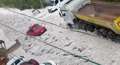 Ankara'da dolu ve sağanak hayatı olumsuz etkiledi
