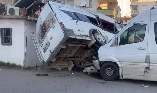 Antalya'da tarım işçilerini taşıyan minibüsler çarpıştı: 5 yaralı
