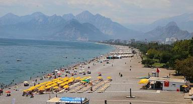 Antalya kavruluyor: Hissedilen sıcaklık 47 dereceye ulaştı