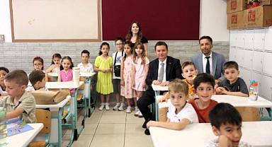 Başkan Erkan Aydın Öğrencilere Karnelerini Verdi