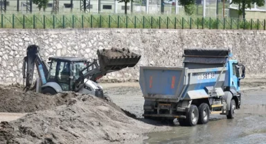 Bursa Büyükşehir'den Hüdavendigar'da dere temizliği