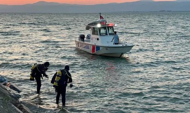 Bursa'da gölde çırpınan oğlunu kurtarırken hayatını kaybetti