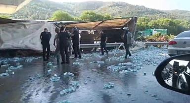 Bursa’da su yüklü tır hızlı tren köprüsü ayağına çarptı : Sürücü hayatını kaybetti