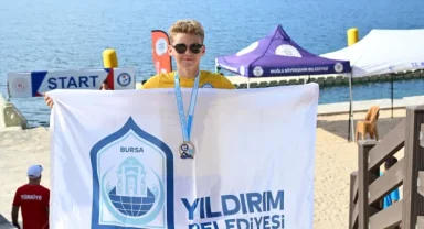 Yıldırımlı yüzücülere milli gurur