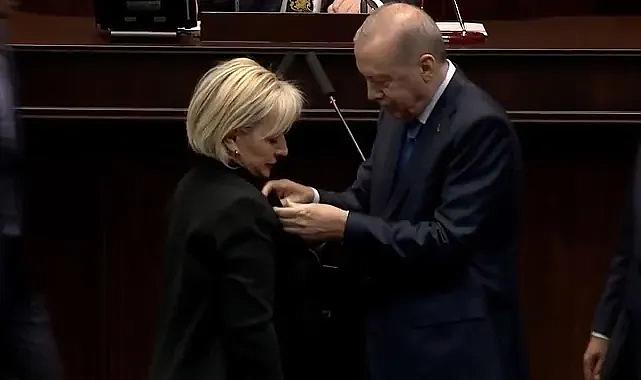 CHP'den istifa eden İstanbul Milletvekili Nimet Özdemir, AK Parti'ye katıldı
