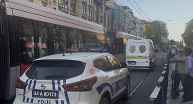 Fatih'te tramvayın altında kalan çocuk hayatını kaybetti