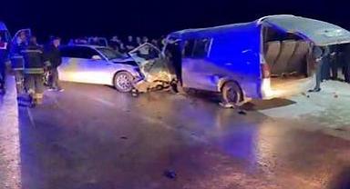 Gaziantep’te 2 araç kafa kafaya çarpıştı: 1 ölü, 12 yaralı