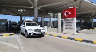 Gurbetçilerin vatan yolculuğu gümrük kapılarının dijitalleşmesiyle hızlandı