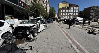 Hafriyat kamyonu ortalığı savaş alanına çevirdi