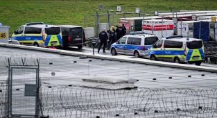 Hamburg Havalimanı'nda güvenlik gerekçesiyle tüm kalkışlar durduruldu