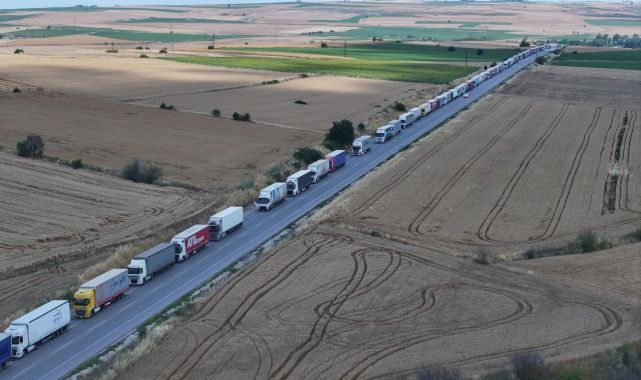 Hamzabeyli Sınır Kapısı'nda 23 kilometrelik tır kuyruğu