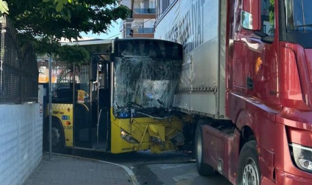 İETT otobüsü ile tırın çarpıştığı kazada 3 kişi yaralandı